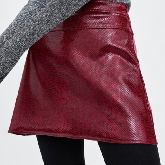 Zara High-Rise Mini Skirt - Picture 1 of 4